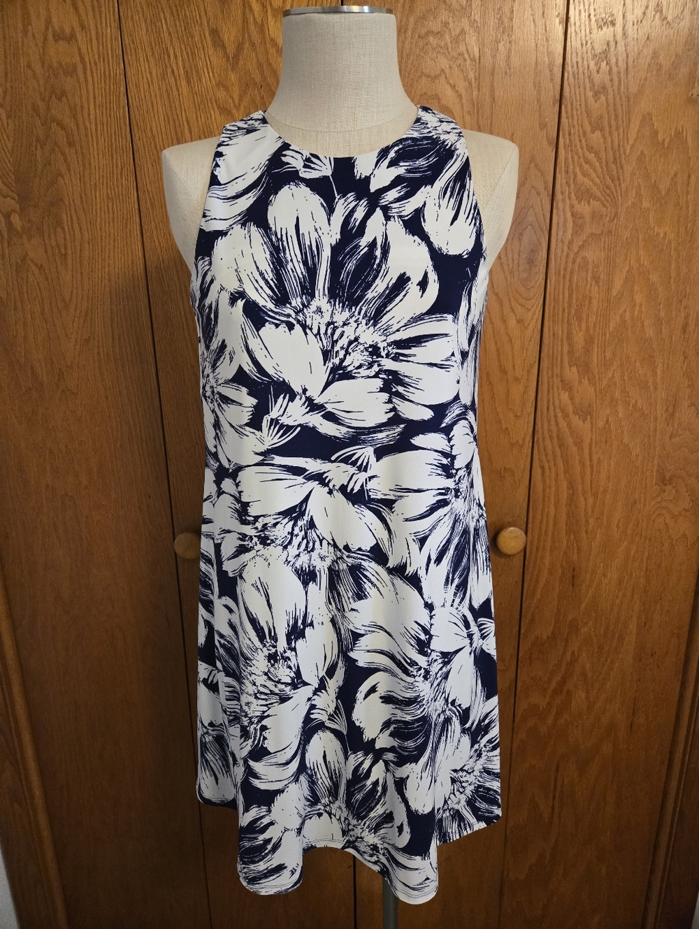 ANNE KLEIN Dark Purple and White Floral Sleeveless Dress. Size 6.